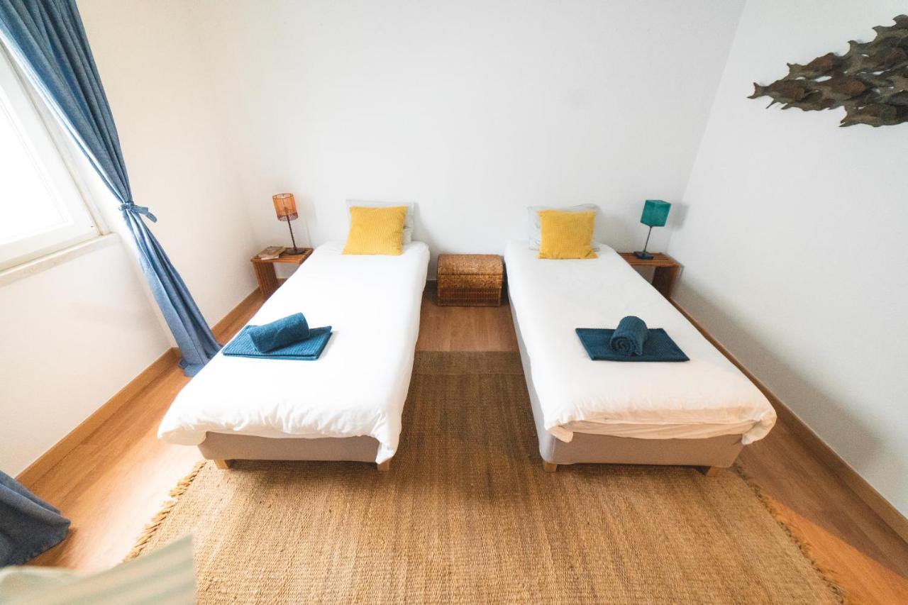 Gundi House Hostel Ericeira Buitenkant foto