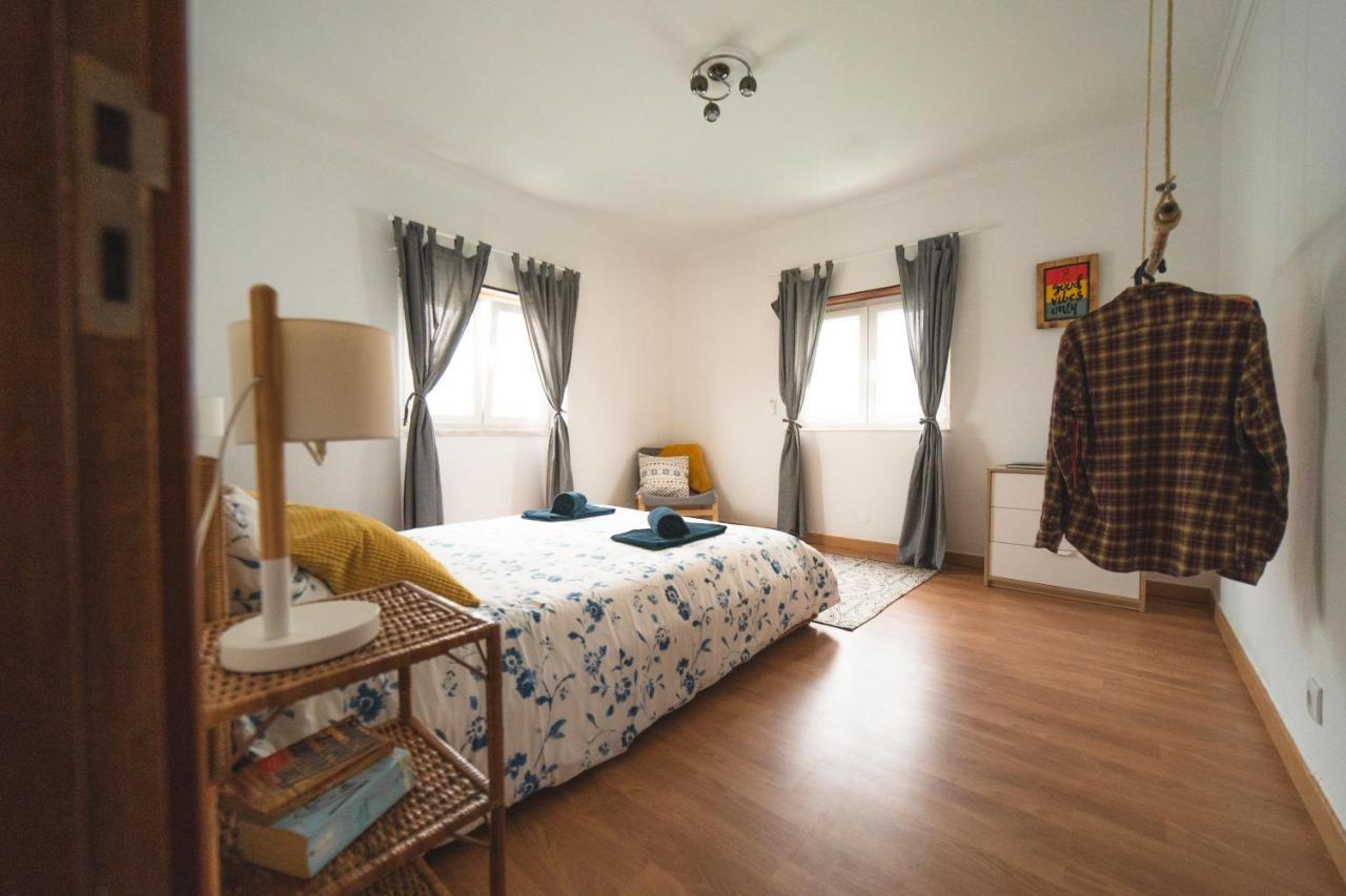 Gundi House Hostel Ericeira Buitenkant foto