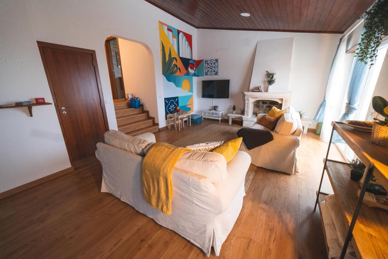 Gundi House Hostel Ericeira Buitenkant foto