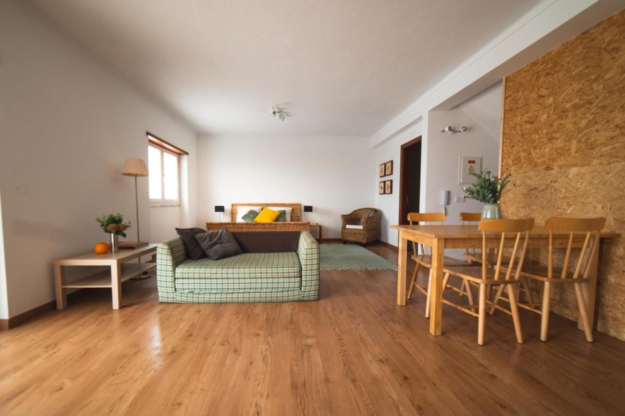 Gundi House Hostel Ericeira Buitenkant foto